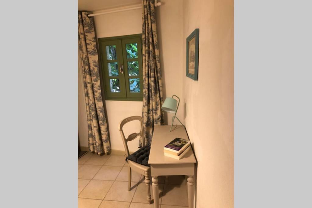 Uzes A Pied, Appartement Dans Cadre D'Exception Екстериор снимка